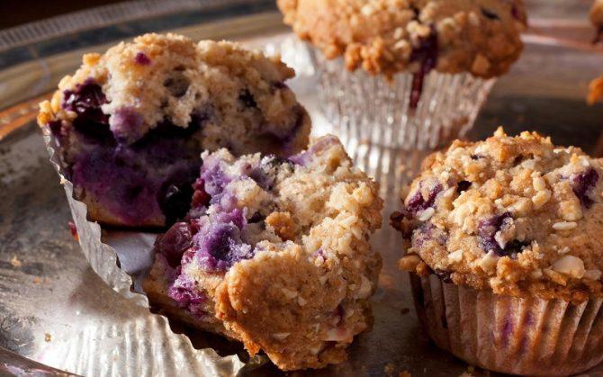 whole wheat blueberry muffins with almond streusel