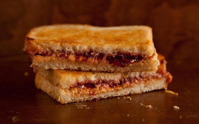 grilled peanut butter and jelly sandwich (grilled pbj)
