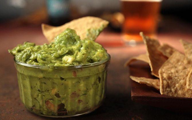 tortilla chips and guacamole