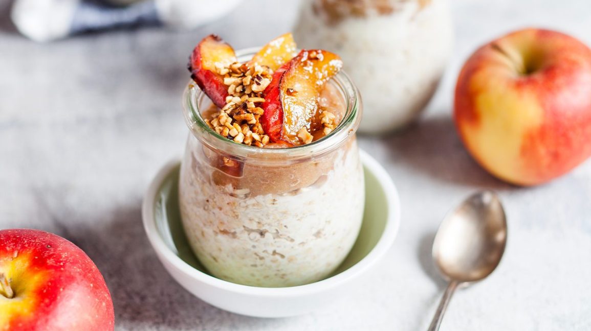 Overnight oats with fruit and nuts