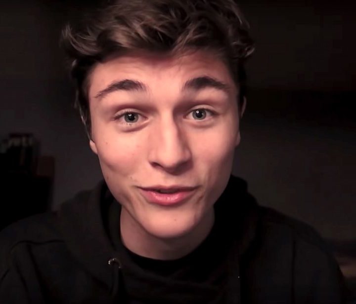Teen role-plays as the perfect boyfriend in videos to help people fall asleep – ABC News