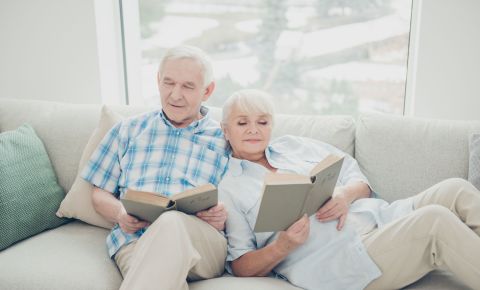 Senior couple reading books literature 123rflifestyle 123rf