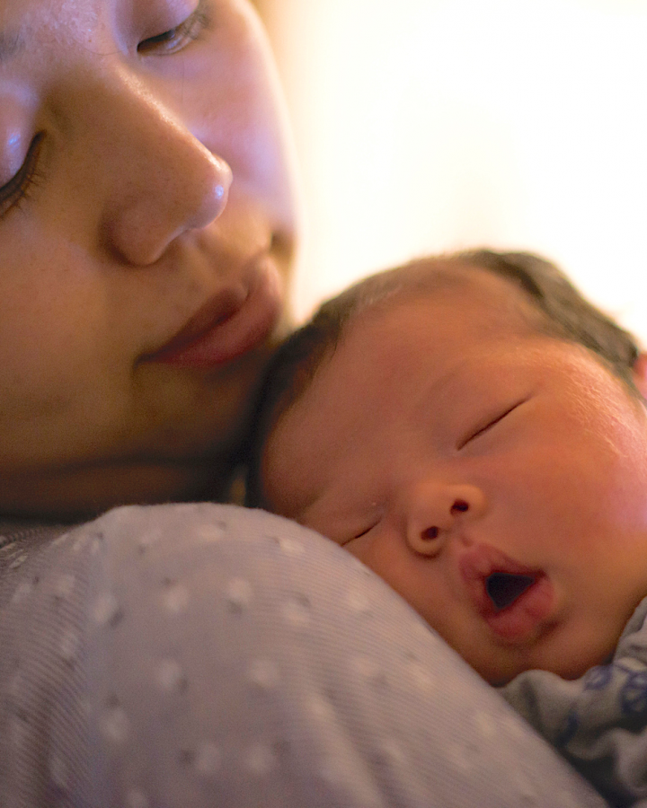 How much sleep newborns need in the first few weeks and months of life – Business Insider
