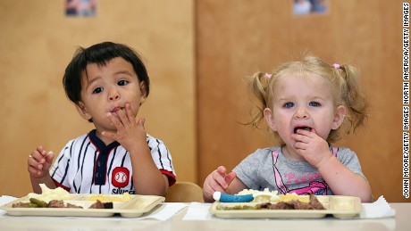 Of the four parental &#39;feeding styles,&#39; only one is good for kids&#39; health, experts say
