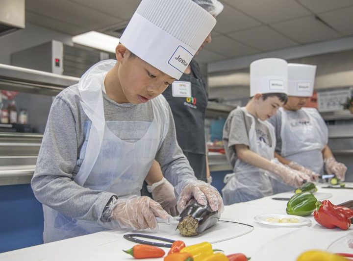 School Day Cafe teaches students how to prepare a healthy meal – Santa Clarita Valley Signal