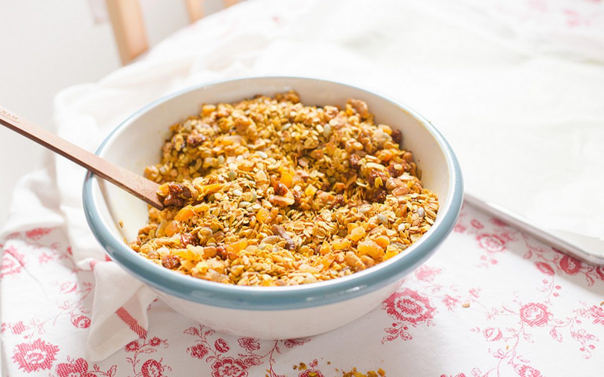 Turmeric Granola with Goldenberry