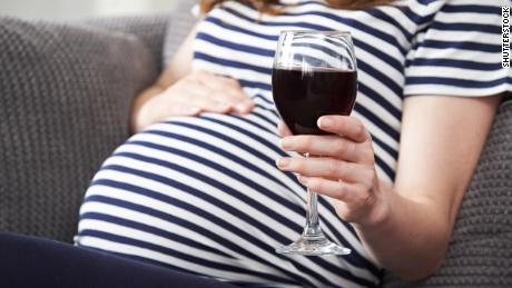 Any level of drinking or smoking while pregnant may affect your newborn&#39;s brain development, study says